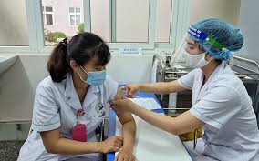 Việt Nam ghi nhận nữ nhân viên y tế tử vong sau tiêm vắc xin Covid-19